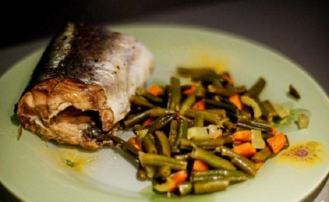 Голец запеченный с овощами